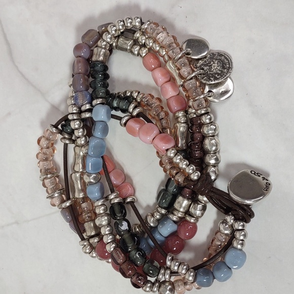 UNO de 50 Multi Layered/3 Strand Beaded Necklace - Picture 6 of 8